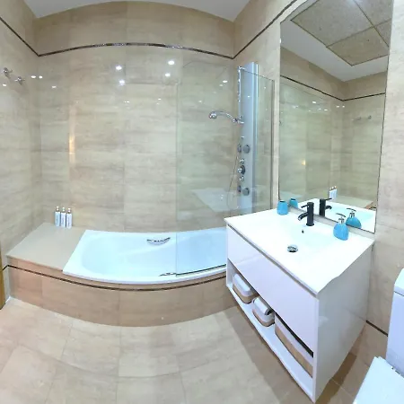 Luxury B40-7 On Walencja